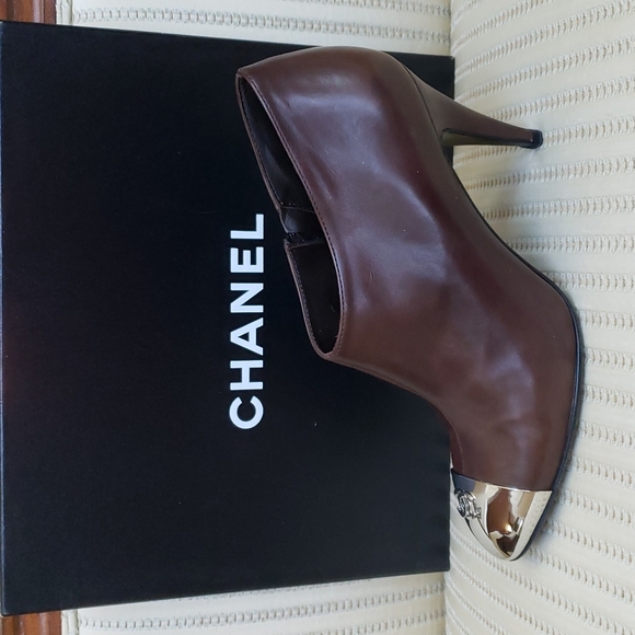 Chanel CC Logo Leather Boots - Picture 4 of 11